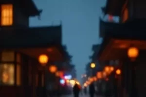 《玻璃与雨》剧照：雨滴滑过玻璃窗与窗内暖色光斑